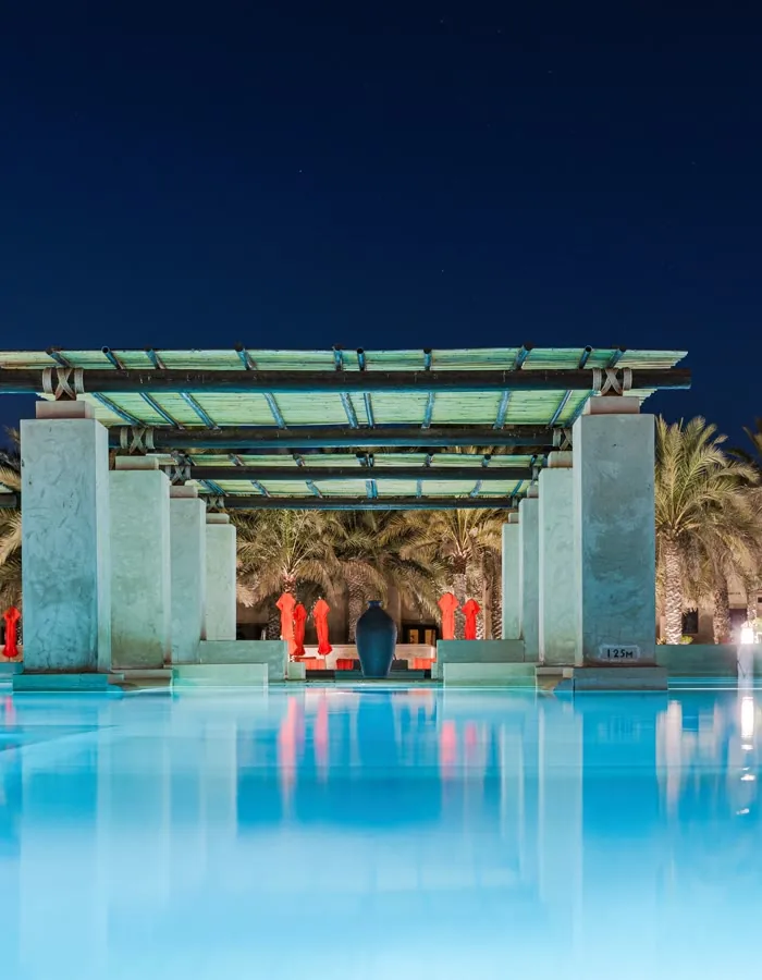 Piscine et façade du Sofitel Abidjan Hôtel Ivoire