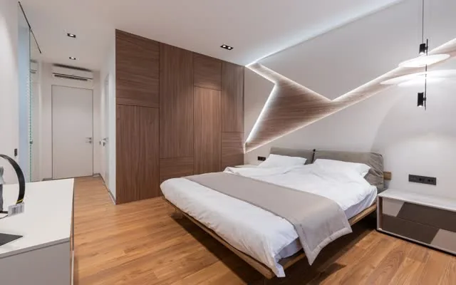 Chambre moderne d'un hôtel partenaire à Cocody